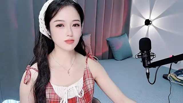 Snapshot of Momo-Wow chatting on July 12, 2026, 6:03 am Momo-Wow online show from July 12, 2026, 6:03 am