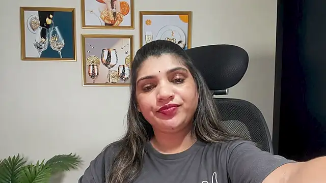 Hottiehaniya7245 online show from June 1, 2026, 7:08 am
