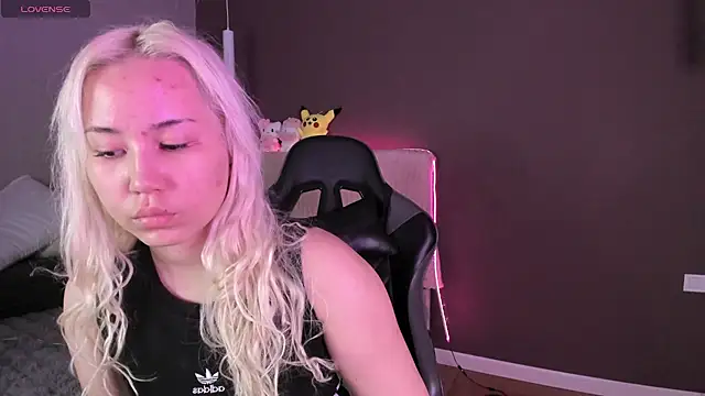 bunnyruby  online show from June 3, 2026, 1:01 pm