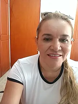 Sara hilton02 online show from June 14, 2026, 2:29 pm