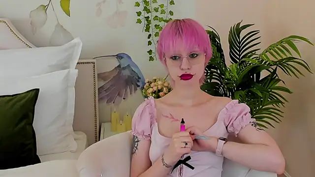LauraDiazz online show from July 9, 2026, 3:00 pm