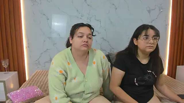 Snapshot of genesis_y_moon chatting on July 10, 2026, 10:48 am genesis y moon online show from July 10, 2026, 10:48 am