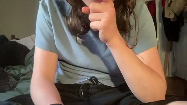 Snapshot of l0r3l4i_ chatting on June 1, 2026, 9:58 pm l0r3l4i online show from June 1, 2026, 9:58 pm