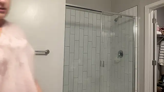 Snapshot of maddiliz chatting on October 19, 2025, 1:30 am maddiliz online show from October 19, 2025, 1:30 am