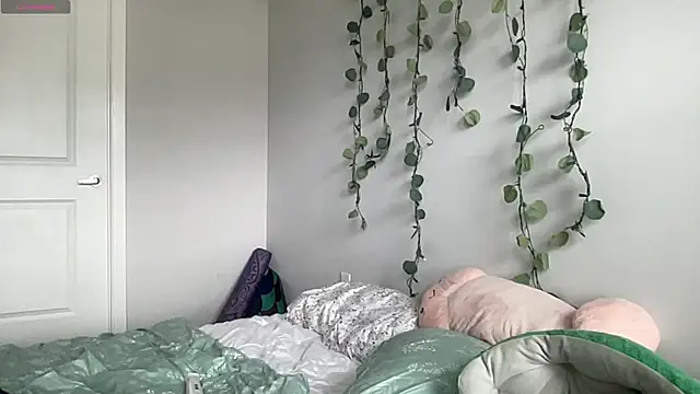 Snapshot of maddiliz chatting on December 2, 2025, 7:04 pm maddiliz online show from December 2, 2025, 7:04 pm