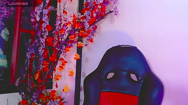 Honey Balenciaga online show from June 20, 2026, 3:33 am
