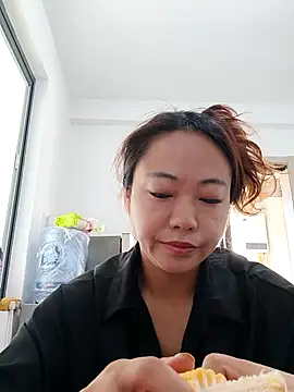 Snapshot of Yaoyao__ chatting on June 6, 2026, 8:30 am Yaoyao online show from June 6, 2026, 8:30 am
