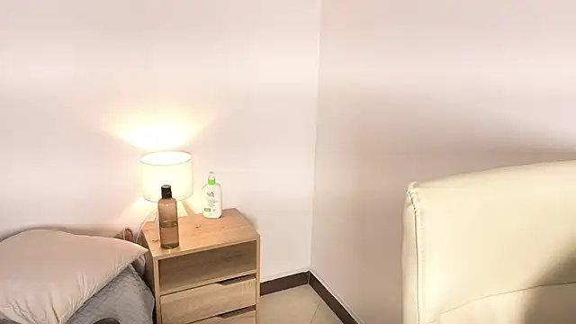 zoemoon1  online show from July 16, 2026, 4:42 am