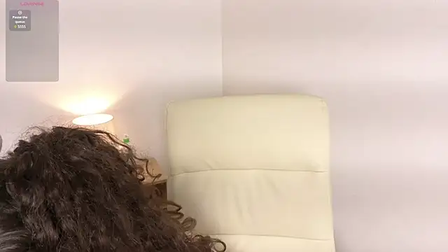 zoemoon1  online show from June 26, 2026, 3:23 am