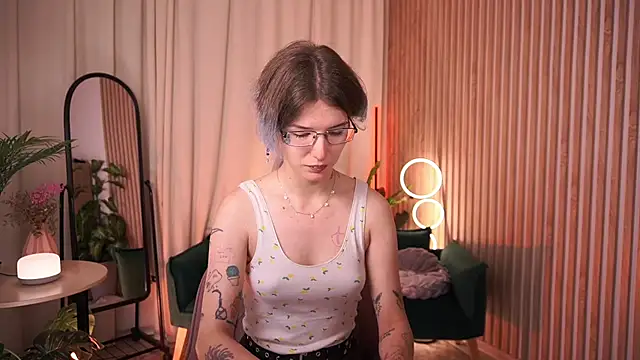 Snapshot of Lain_Root chatting on July 13, 2026, 5:40 am Lain Root online show from July 13, 2026, 5:40 am