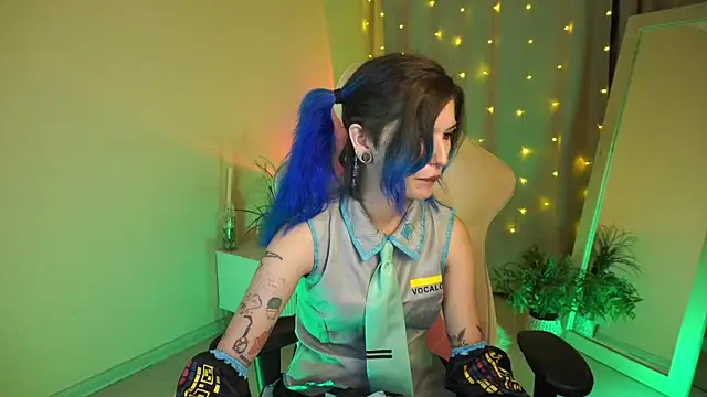 Snapshot of Lain_Root chatting on July 23, 2026, 5:38 am Lain Root online show from July 23, 2026, 5:38 am