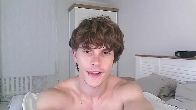 Eric Crush online show from July 7, 2026, 4:04 am