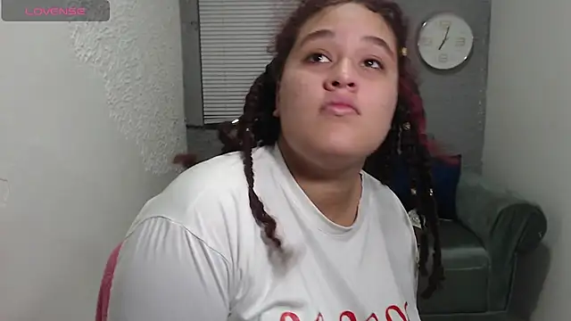 Snapshot of leilasosexy chatting on July 2, 2026, 1:39 pm leilasosexy online show from July 2, 2026, 1:39 pm