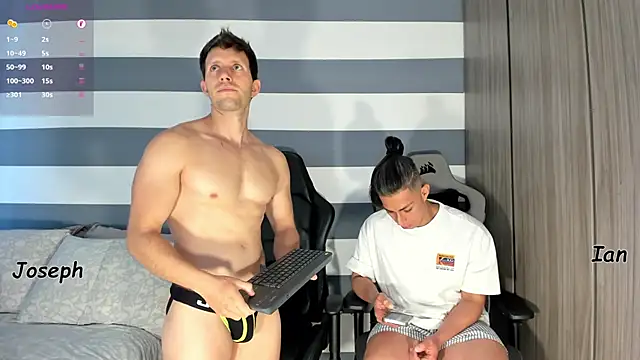 Snapshot of FriendsInSins chatting on June 28, 2026, 1:39 pm FriendsInSins online show from June 28, 2026, 1:39 pm