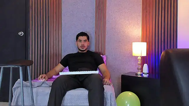 Snapshot of luciano_vitale chatting on July 6, 2026, 12:23 pm luciano vitale online show from July 6, 2026, 12:23 pm