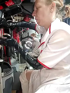 Snapshot of Caromimi18 chatting on September 23, 2025, 10:55 am Caromimi18 online show from September 23, 2025, 10:55 am