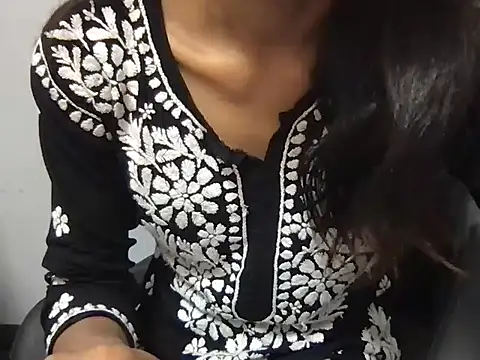 Snapshot of SIMRAN_RANI chatting on June 17, 2026, 5:07 am SIMRAN RANI online show from June 17, 2026, 5:07 am