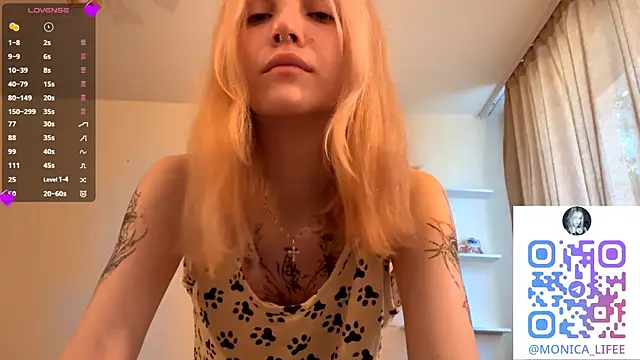 Snapshot of MandiKnife chatting on July 18, 2026, 1:03 am MandiKnife online show from July 18, 2026, 1:03 am