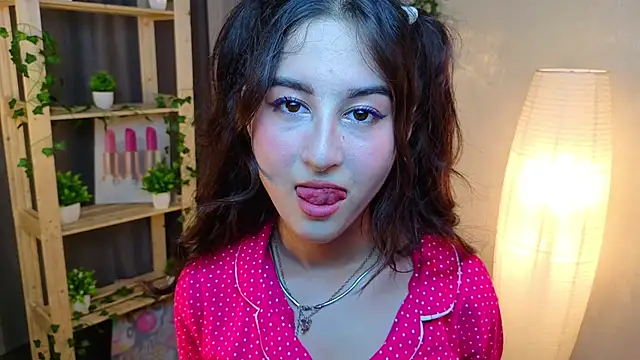 JasminKitany online show from June 12, 2026, 7:44 pm