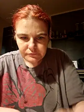 GoldenWifee online show from July 9, 2026, 4:13 am