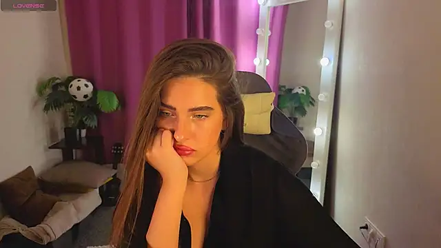 Snapshot of Bella__Kallen chatting on June 29, 2026, 9:05 am Bella Kallen online show from June 29, 2026, 9:05 am