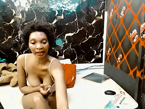 Snapshot of Caramelminxx_ chatting on June 24, 2026, 7:40 am Caramelminxx online show from June 24, 2026, 7:40 am
