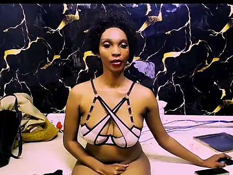 Snapshot of Caramelminxx_ chatting on June 13, 2026, 7:28 am Caramelminxx online show from June 13, 2026, 7:28 am