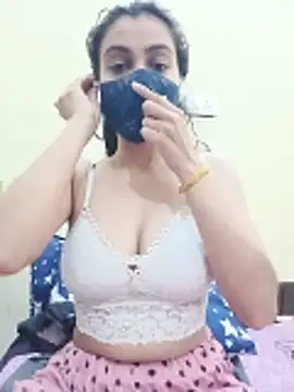 Shaina01 online show from June 14, 2026, 10:38 am