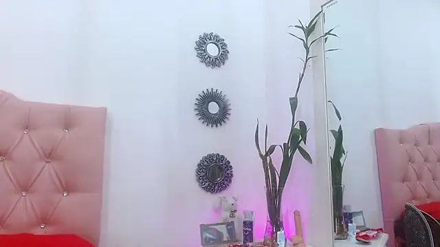 Snapshot of _saray_rose chatting on June 15, 2026, 2:28 pm saray rose online show from June 15, 2026, 2:28 pm
