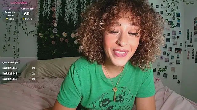 LyraCovee online show from July 25, 2026, 12:18 am