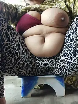 Snapshot of Your_Bhabhi69 chatting on June 26, 2026, 12:00 pm Your Bhabhi69 online show from June 26, 2026, 12:00 pm