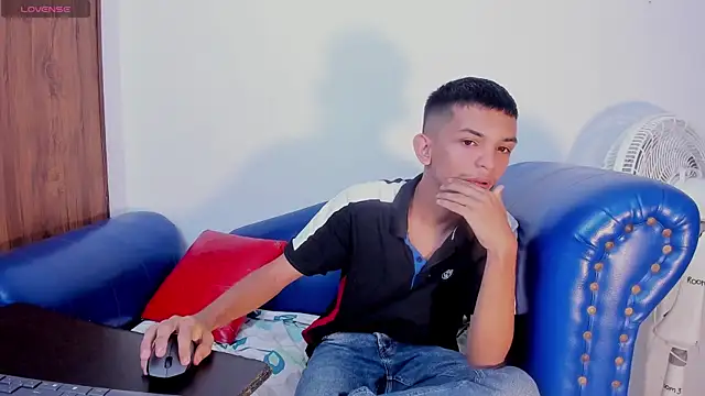 Snapshot of littlecum18 chatting on June 21, 2026, 12:22 pm littlecum18 online show from June 21, 2026, 12:22 pm