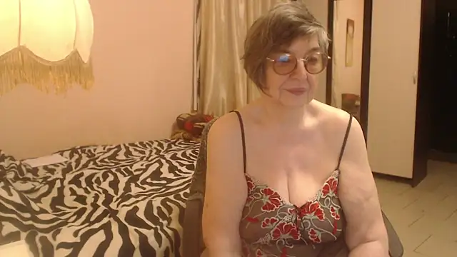 Snapshot of Sharon_Amore chatting on November 28, 2025, 6:35 am Sharon Amore online show from November 28, 2025, 6:35 am