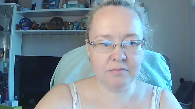 Snapshot of Viola27 chatting on July 9, 2026, 2:27 pm Viola27 online show from July 9, 2026, 2:27 pm