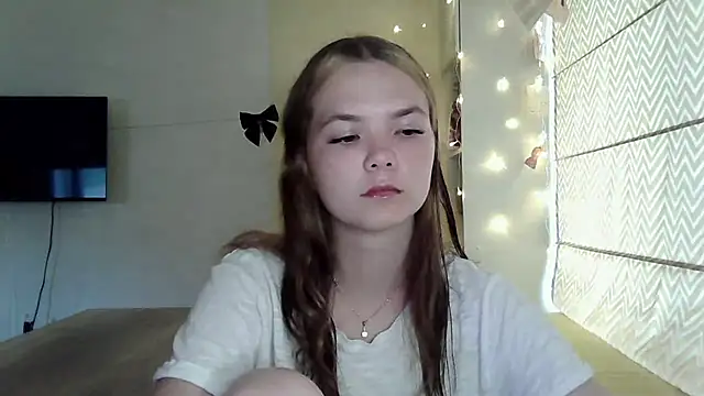 AvrilGillig online show from June 28, 2026, 2:12 pm