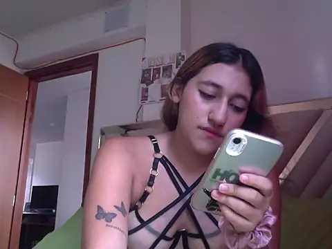 Snapshot of mariee- chatting on June 10, 2026, 8:21 pm mariee- online show from June 10, 2026, 8:21 pm