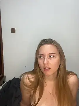 FlirtySophiaa online show from June 17, 2026, 10:03 am