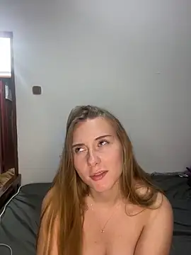 FlirtySophiaa online show from June 19, 2026, 6:58 pm