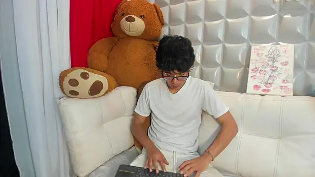 Snapshot of maximo_2019 chatting on July 15, 2026, 1:45 am maximo 2019 online show from July 15, 2026, 1:45 am
