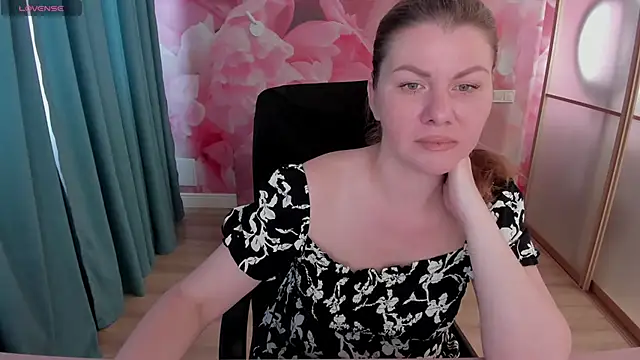 LunaKissesx online show from June 12, 2026, 11:41 am