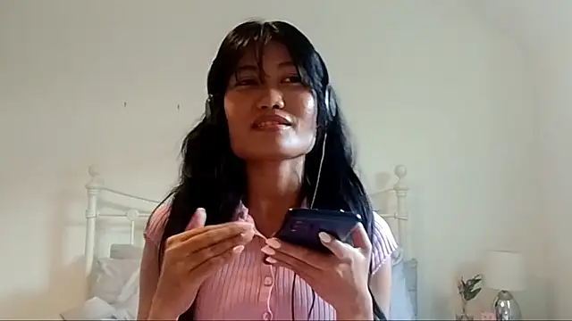 MichelEdland online show from June 17, 2026, 1:43 pm