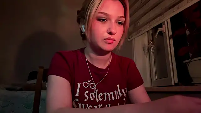 Snapshot of CloudyFoxy chatting on June 9, 2026, 7:48 pm CloudyFoxy online show from June 9, 2026, 7:48 pm