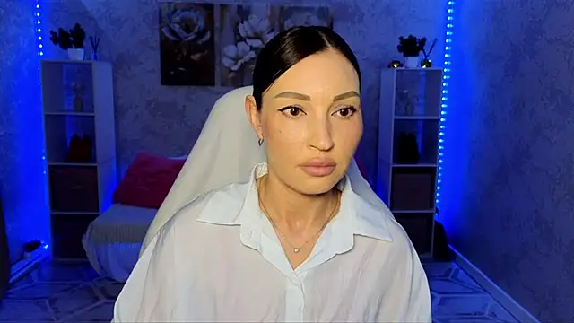 NikoleMills online show from July 7, 2026, 6:16 am