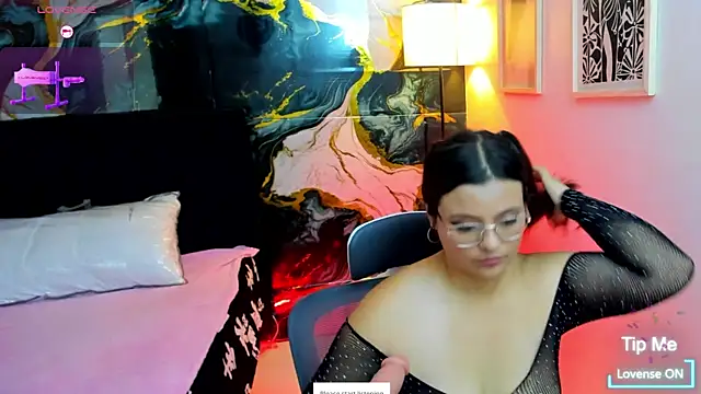 Snapshot of Miss_Kloee chatting on July 12, 2026, 12:28 pm Miss Kloee online show from July 12, 2026, 12:28 pm