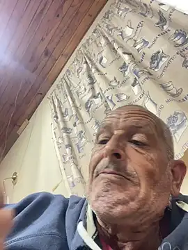 Snapshot of GeldenKuy chatting on July 4, 2026, 8:57 pm GeldenKuy online show from July 4, 2026, 8:57 pm