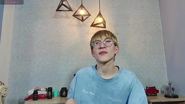 axell stone  online show from June 11, 2026, 9:23 pm