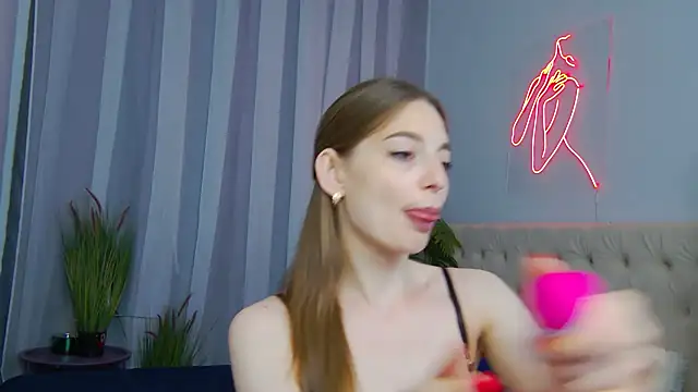 NicolSkye online show from June 30, 2026, 5:02 pm