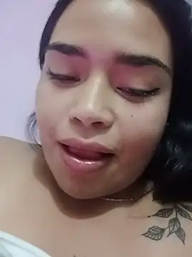 Snapshot of Violett_Cinnamon chatting on July 2, 2026, 2:23 am Violett Cinnamon online show from July 2, 2026, 2:23 am