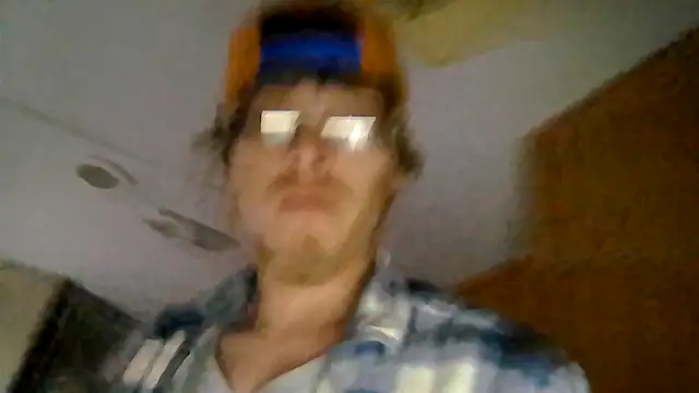 YUNG N8iV HUNG8210 online show from June 18, 2026, 3:27 am