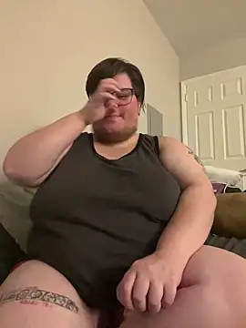 Snapshot of femboyphoenix chatting on June 13, 2026, 2:20 am femboyphoenix online show from June 13, 2026, 2:20 am